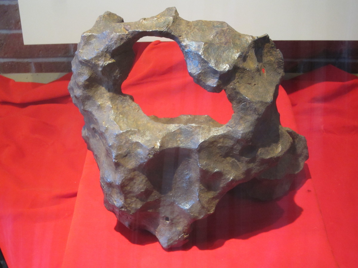 A l piece of the 300,000 ton meteorite that caused the moon like crater