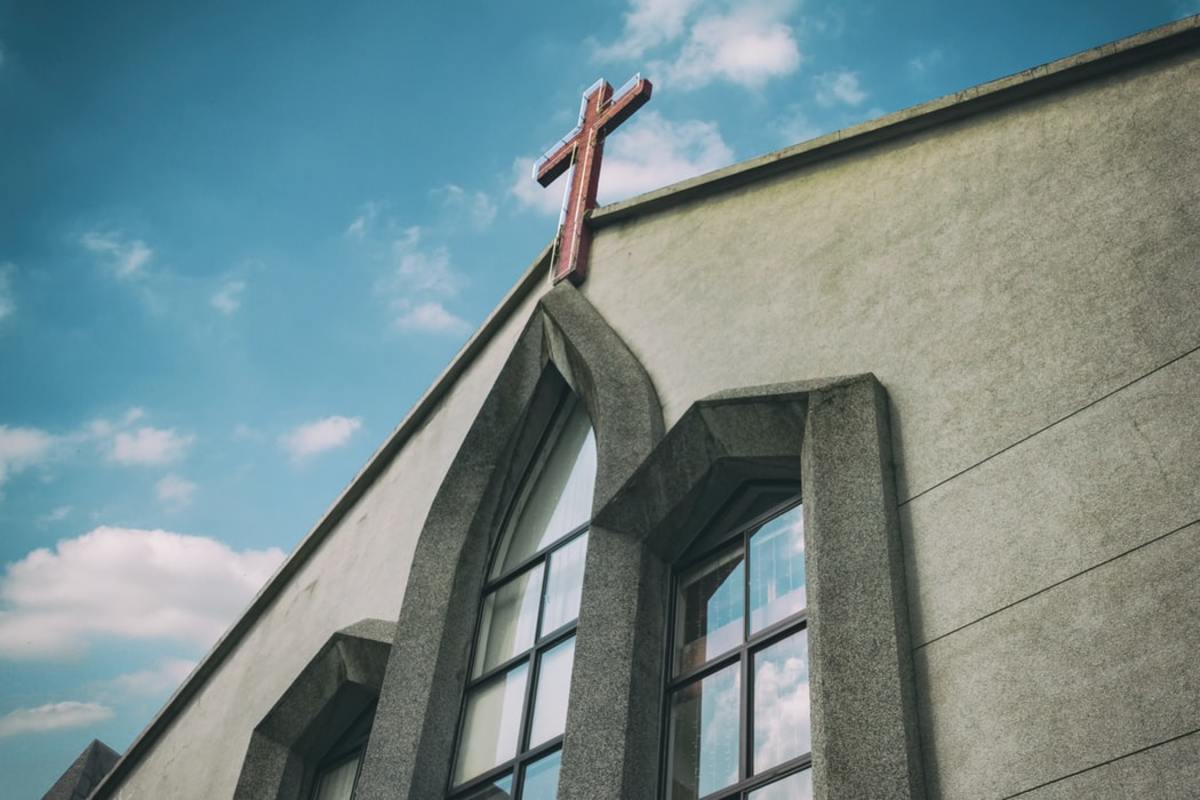how-to-connect-with-the-right-church-community-after-a-move