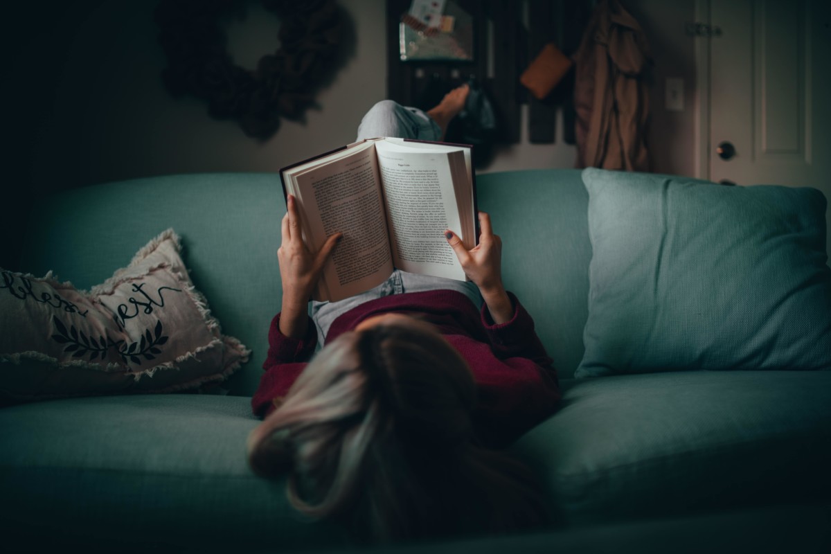 The Beginner's Guide to Starting Reading Books: How to Start Reading and Why You Should Do So.