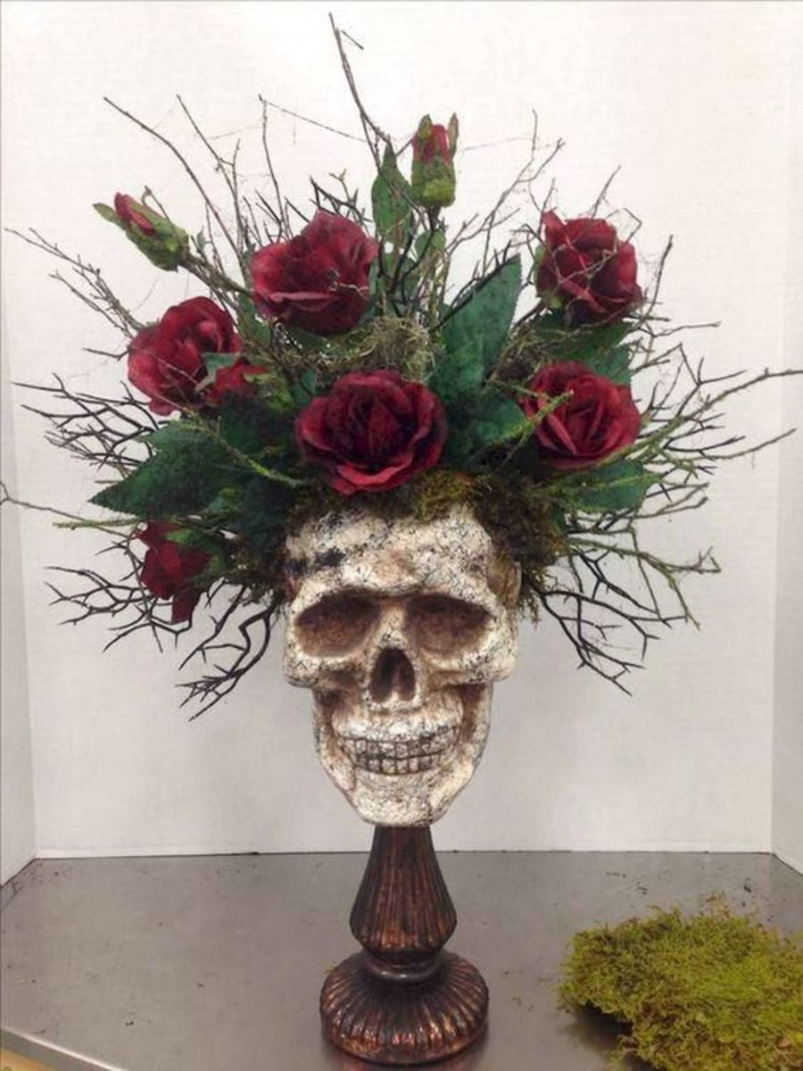Skull Decoration With Rose Crown