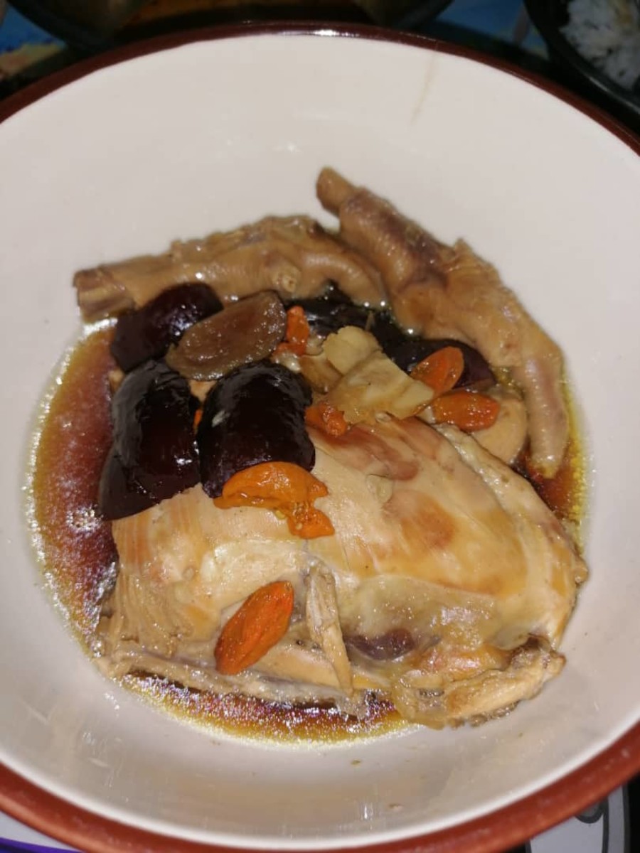 Nutritious Herbal Chicken Soup with Ginseng and Chicken Essence