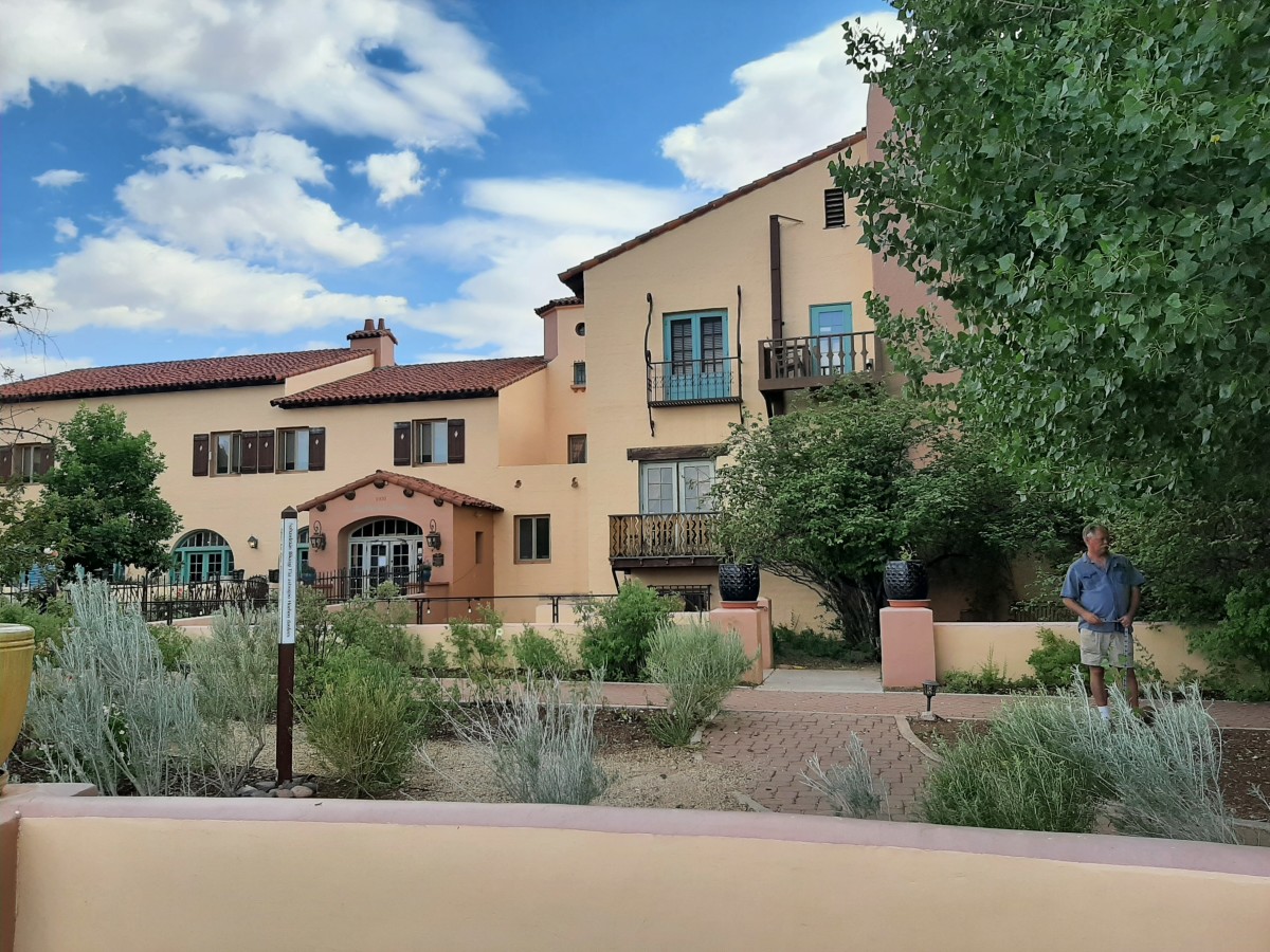 La Posada: A Restored Fred Harvey Railroad Hotel in Winslow, Arizona (Route 66 History Combined With Art)