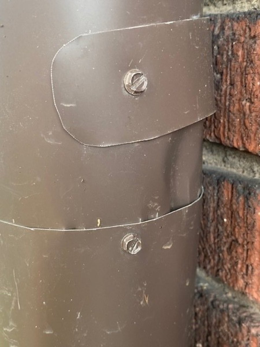 How sections of the downspout are held together