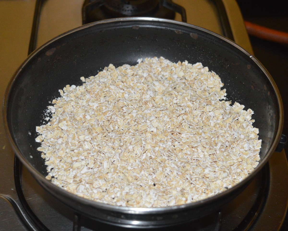 Step one: Heat a deep-bottomed pan. Add oats and saute until they become warm. Turn off the heat and allow it to cool. Add it to a mixer and pulse a few times to get a coarse powder.