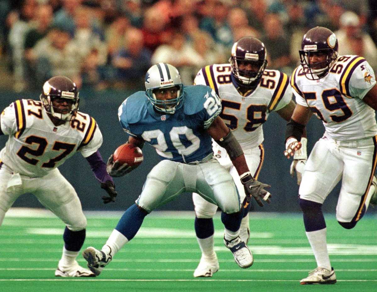 Barry Sanders avoids three would-be tacklers. 
