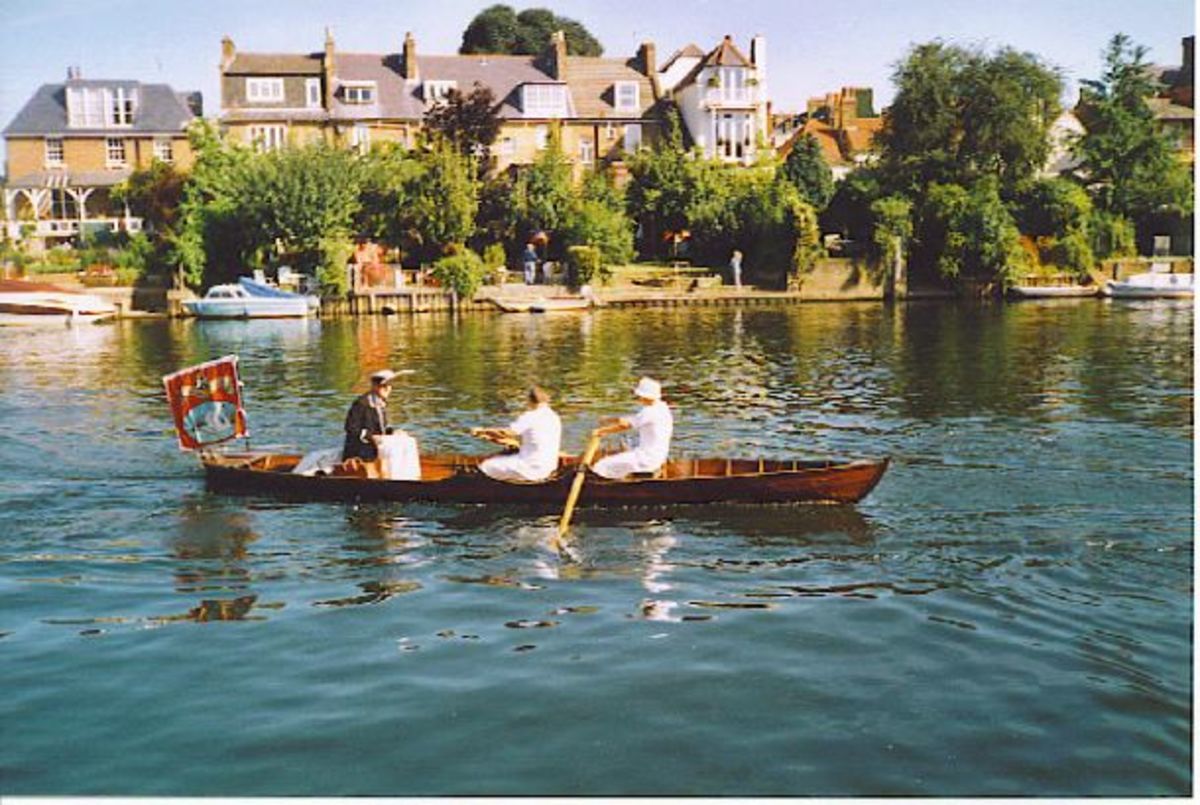 Vintner's team Swan Upping at Sunbury on the River Thames in 2004. 