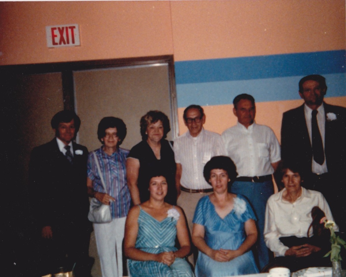 Aunt Donna seated in the middle.  Uncle Joe is the tallest on the right.  Taken about 1986