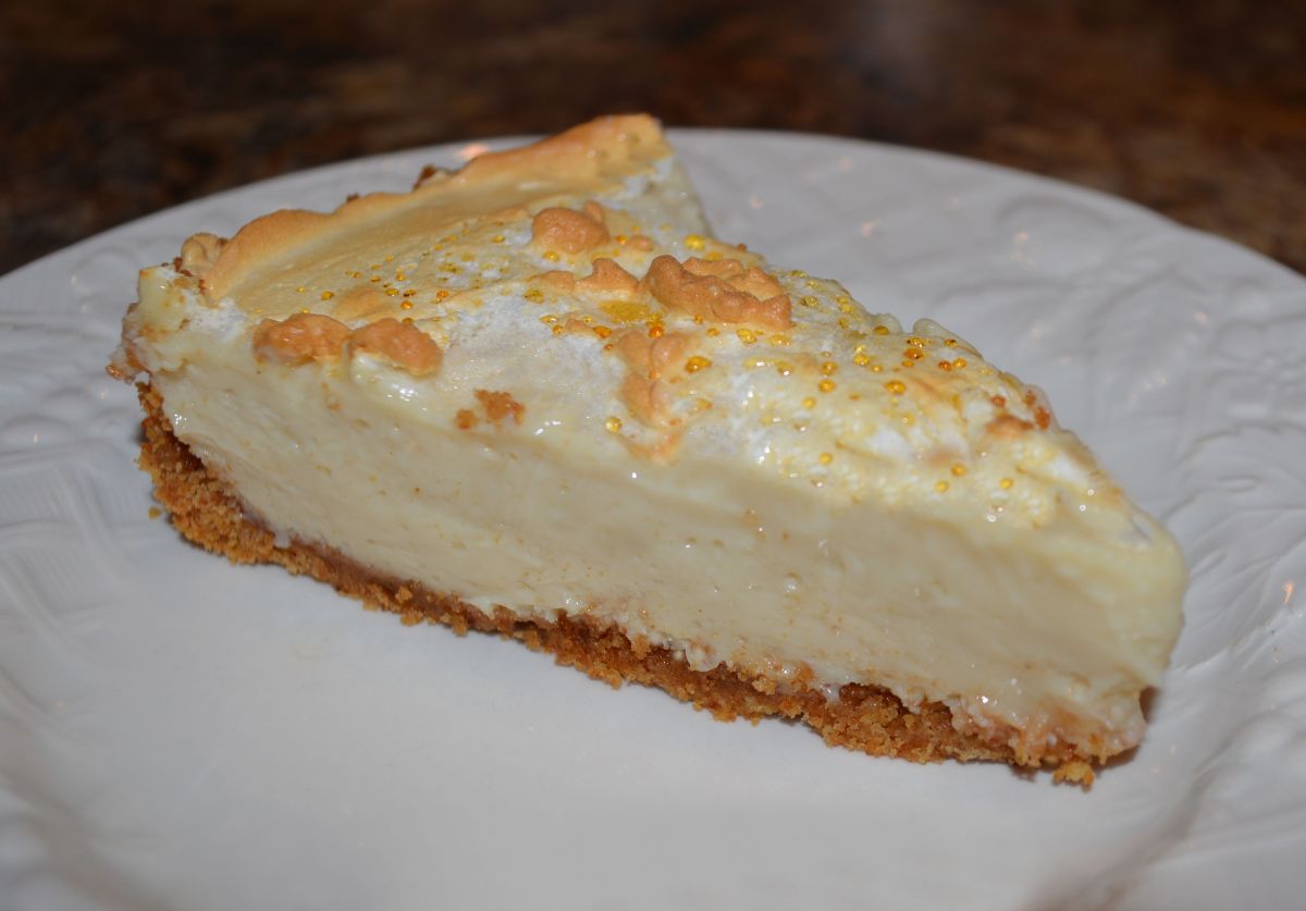 Sweet and tart Key lime pie 