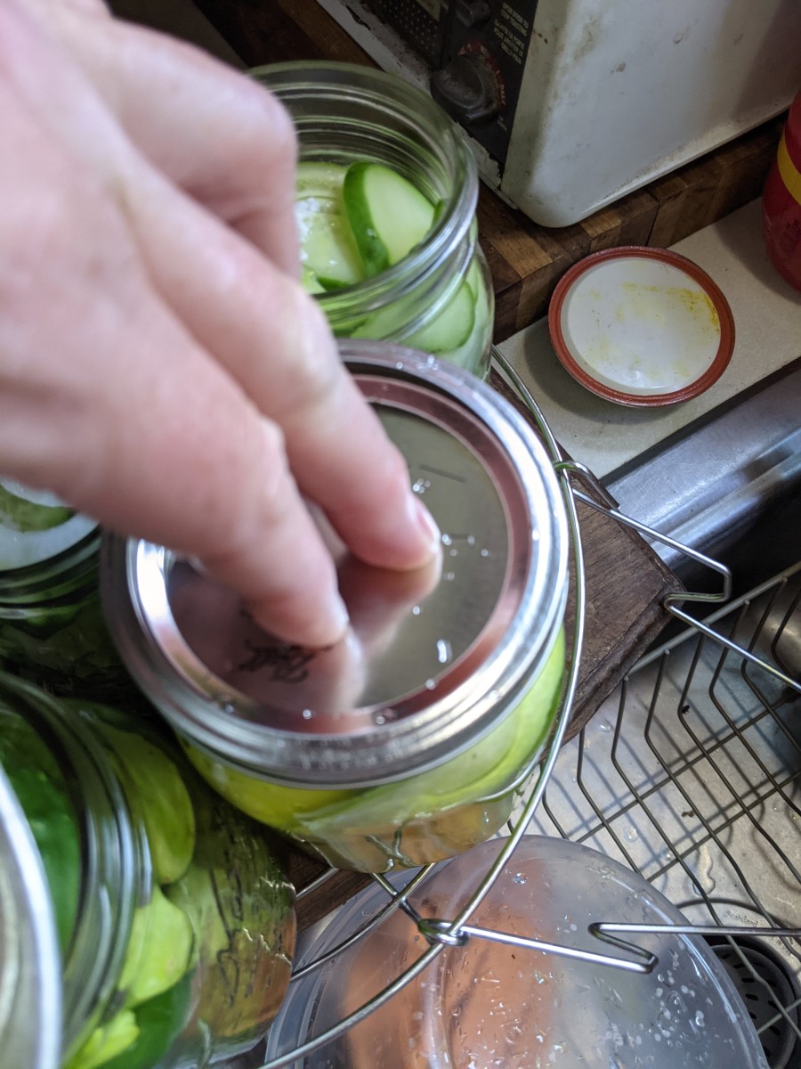 Turn ring until it stops. Turn to the right. Tightening ring is called completing. Complete each jar before filling the next.