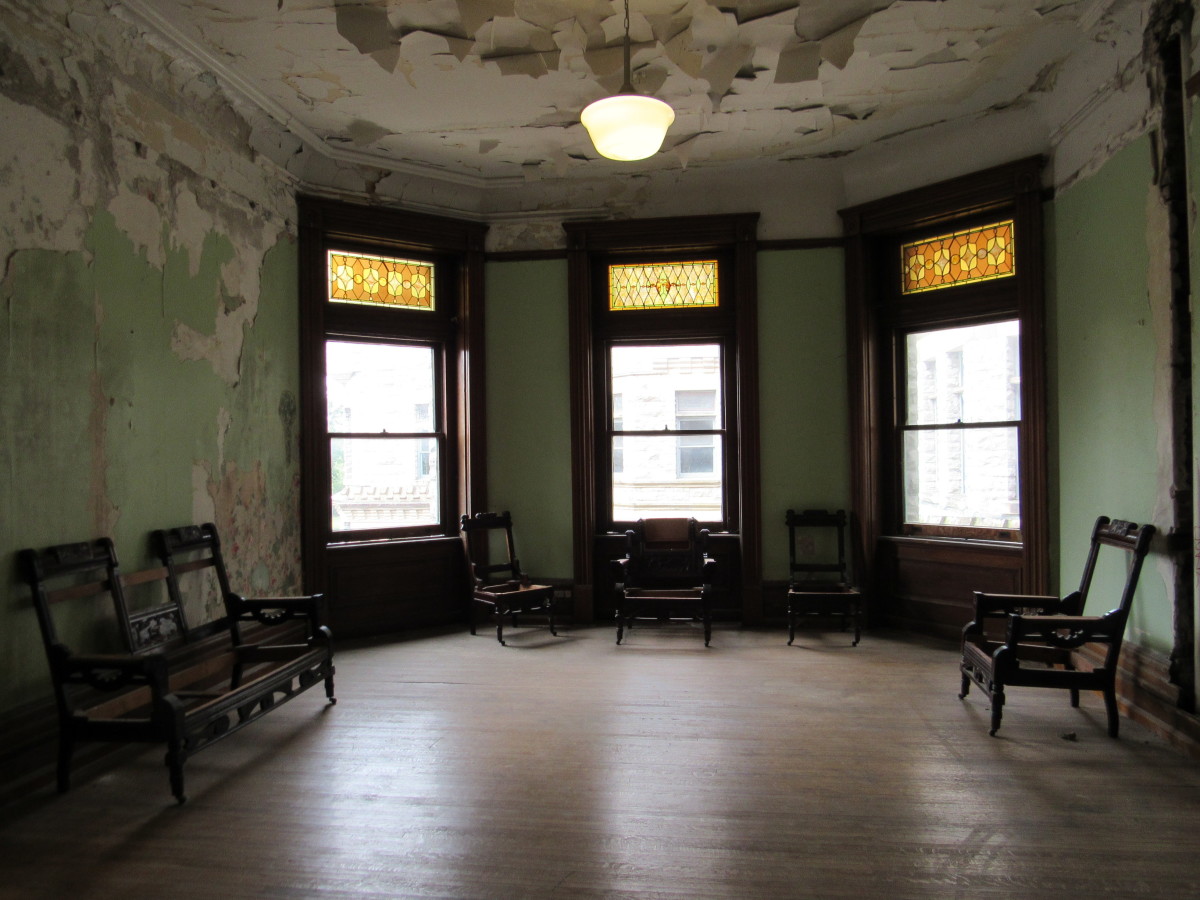 One of the living rooms within the residential quarters