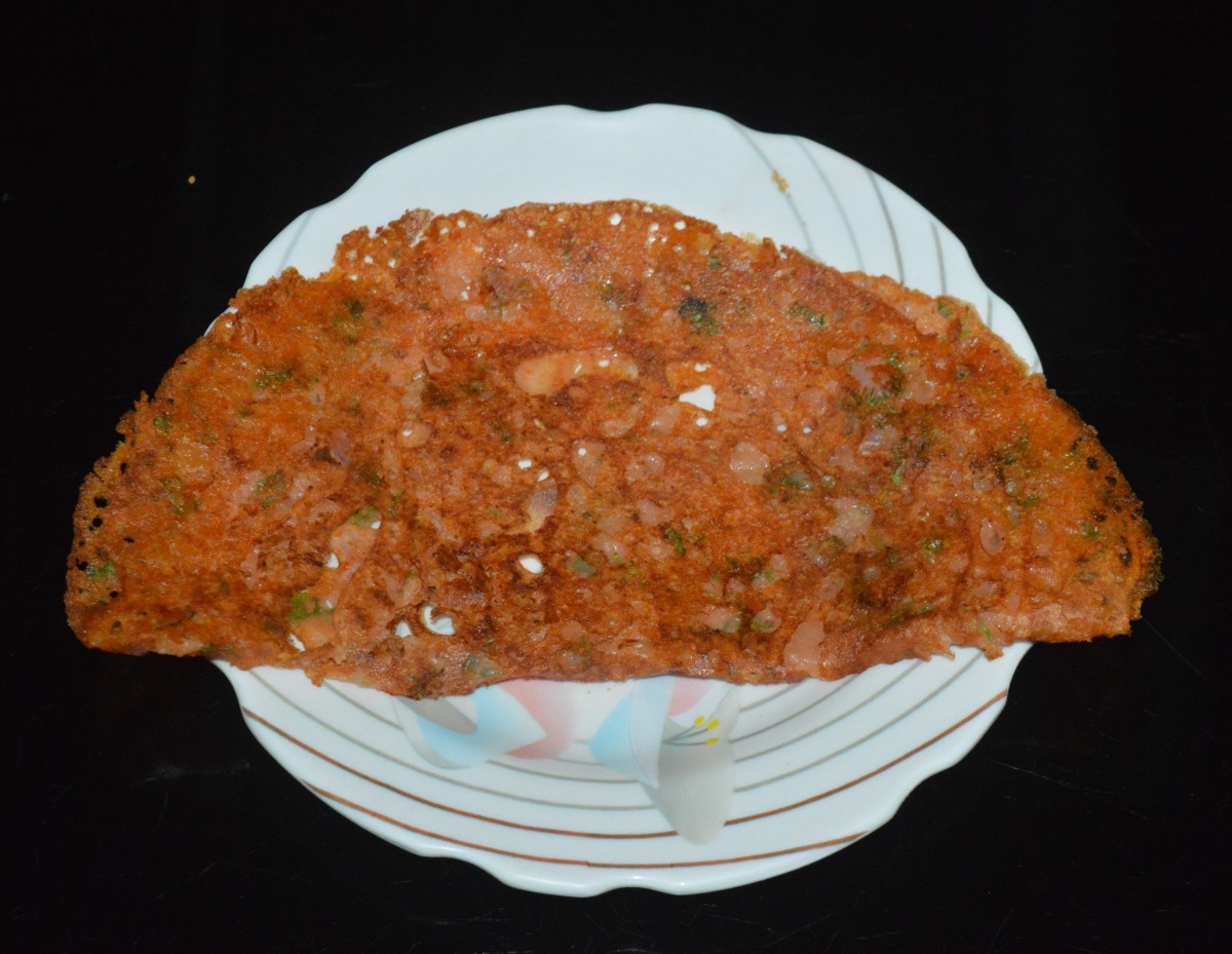 Remove the dosa with a spatula and place it on a plate. Similarly, make dosas with the remaining batter. Serve hot and crunchy tomato dosa with coconut chutney or green chutney. Enjoy the taste!