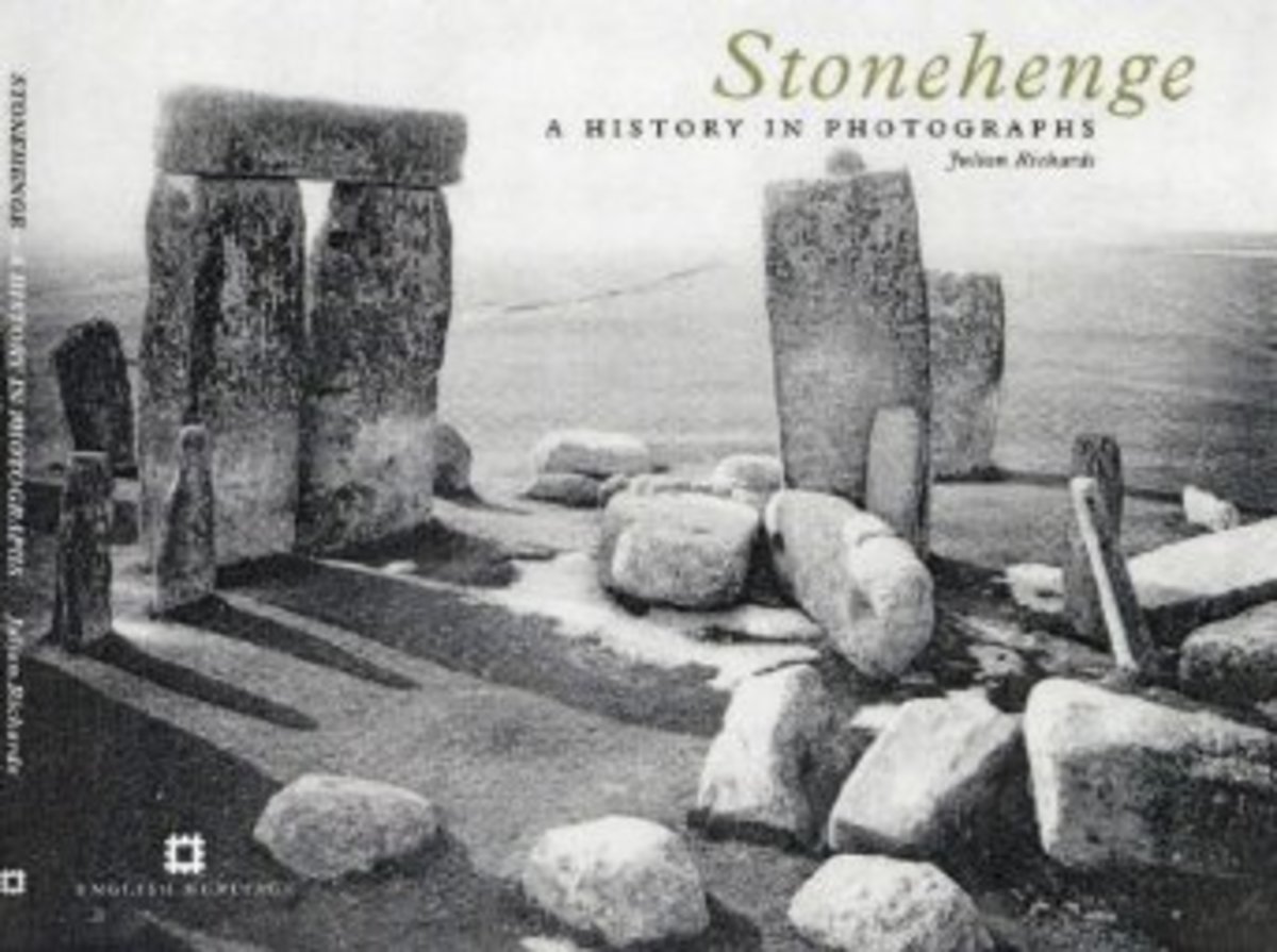 king-arthur-pendragon-at-stonehenge