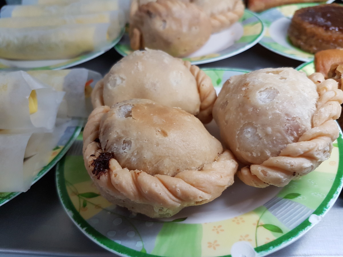 Philippine empanadas are usually fried and stuffed with ground beef, potatoes, carrots, cheese and raisins.