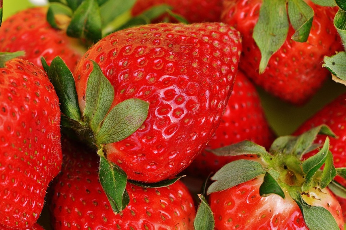 Eat strawberries to help fulfill your water requirement.