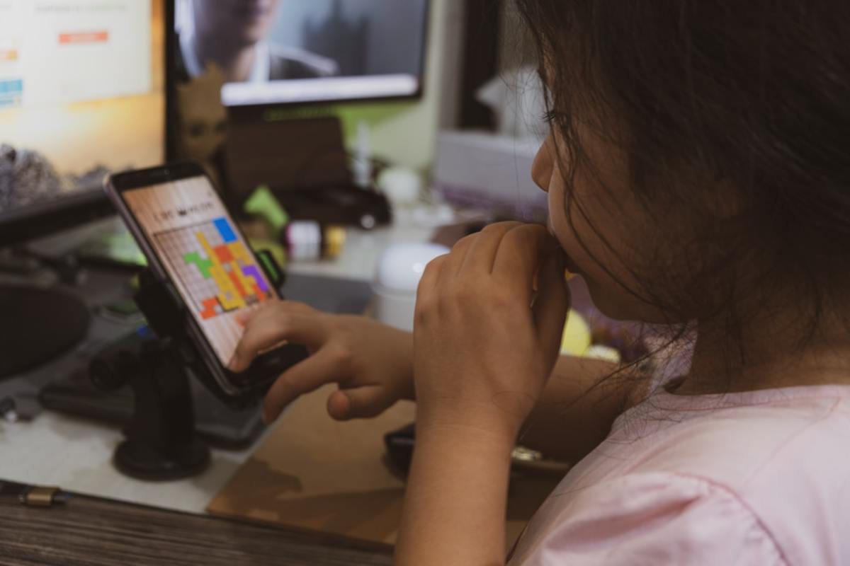 Summer Holiday Screen Time: How to Protect Your Little Ones From Digital Eye Strain