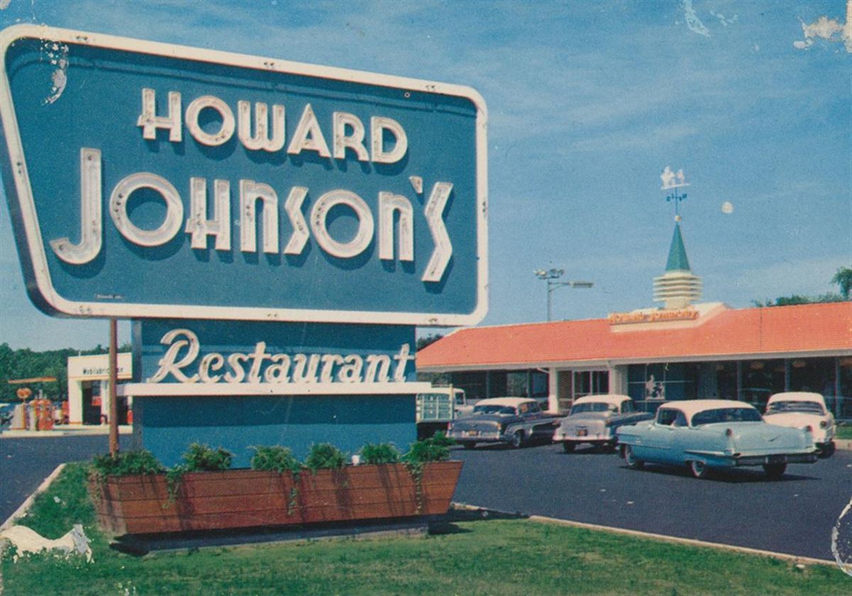 In 1952, Howard Johnson's became the world’s largest restaurant chain when it opened its 351st location. 