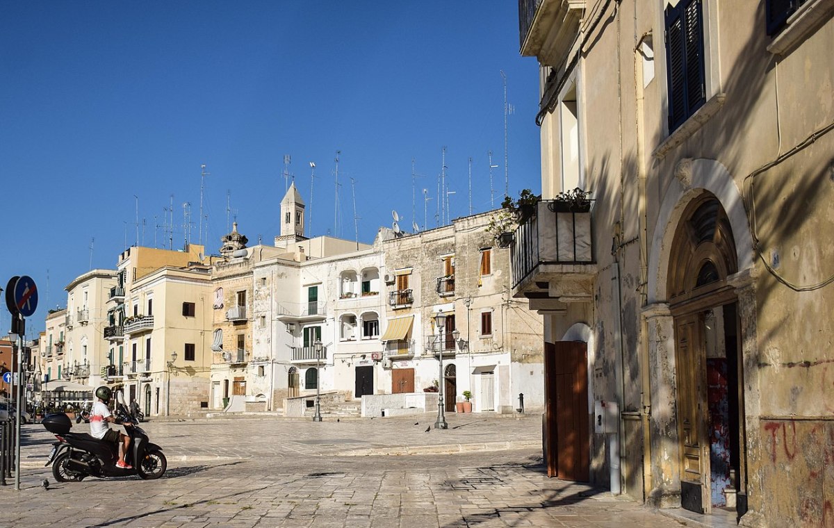 A snapshot of life in Bari Vecchia. 
