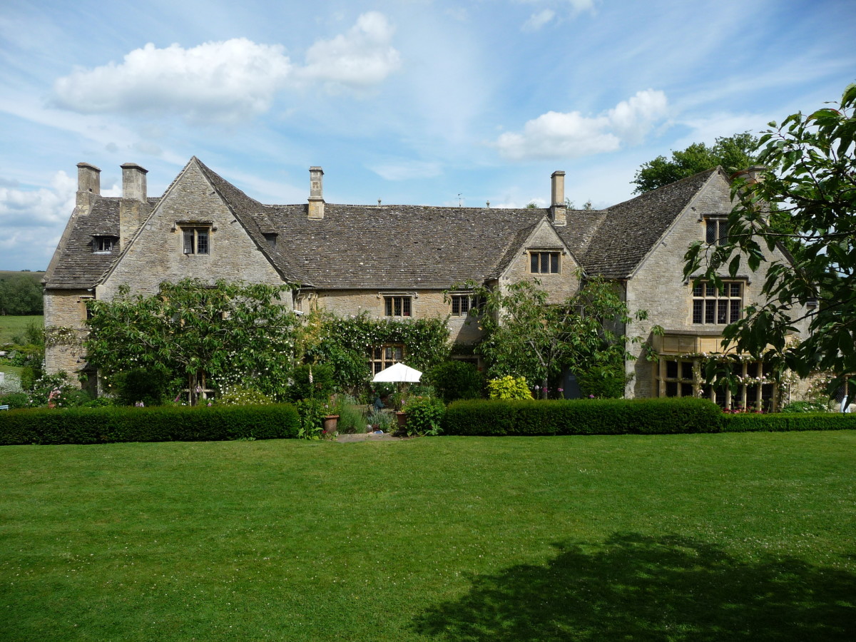 Asthall Manor one of the country homes in which the Mitford family lived.
