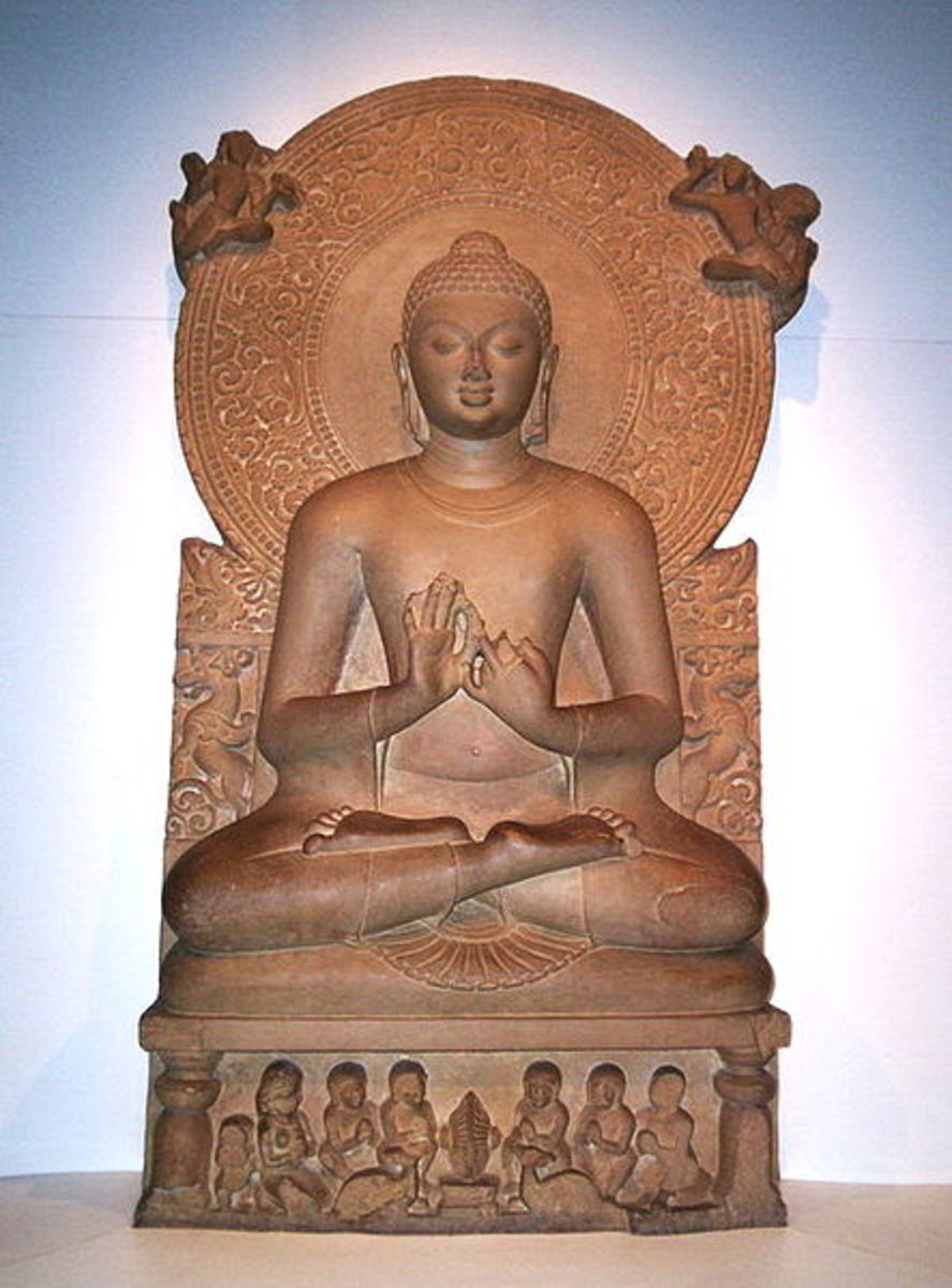 Buddha in Sarnath Museum (Dhammajak Mutra) 