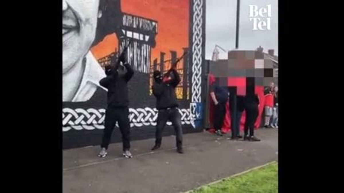Armed salute at new mural to INLA Hunger Strike martyr Vol Mickey Devine in Derry