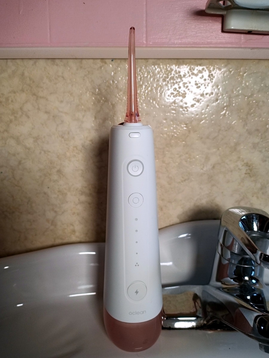 Review of the Oclean W10 Water Flosser