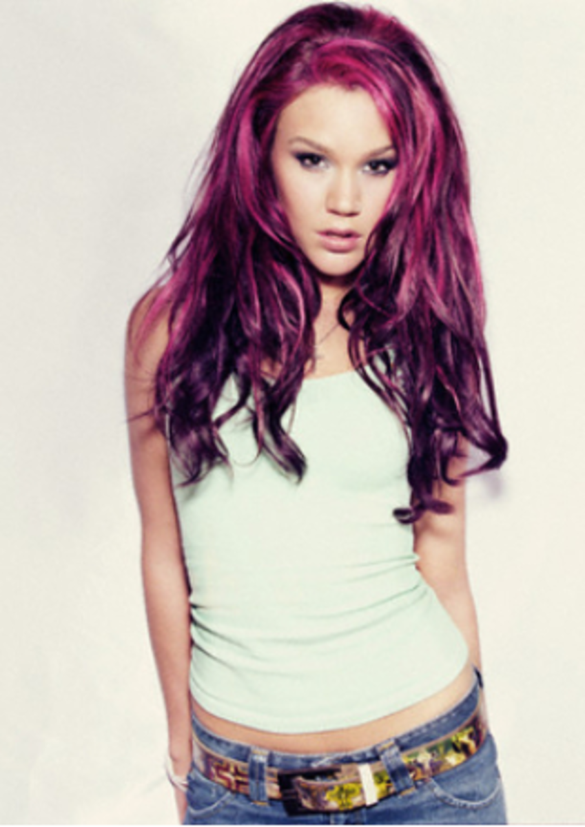 Joss Stone in purple hair. Combination punk rock and romantic hair. This photo just screams "I'm a badass chick."