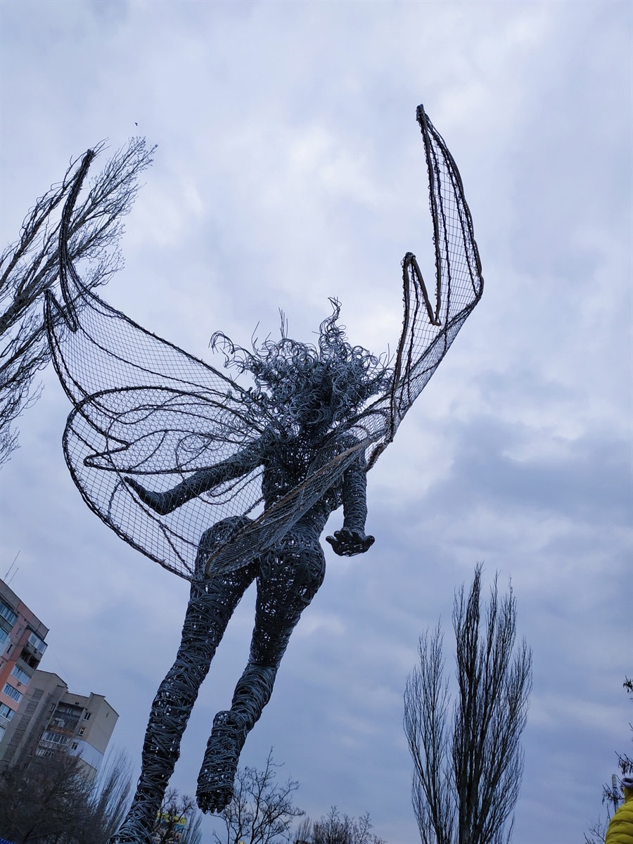 environmental-sculpture-in-berdiansk-the-blacksmith-olexander-shaposhnik