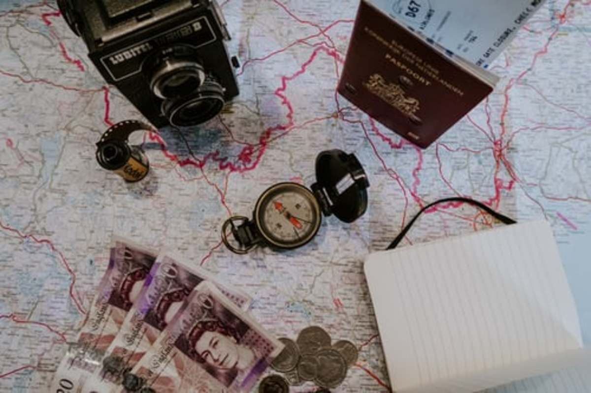 some-ways-to-save-money-while-traveling