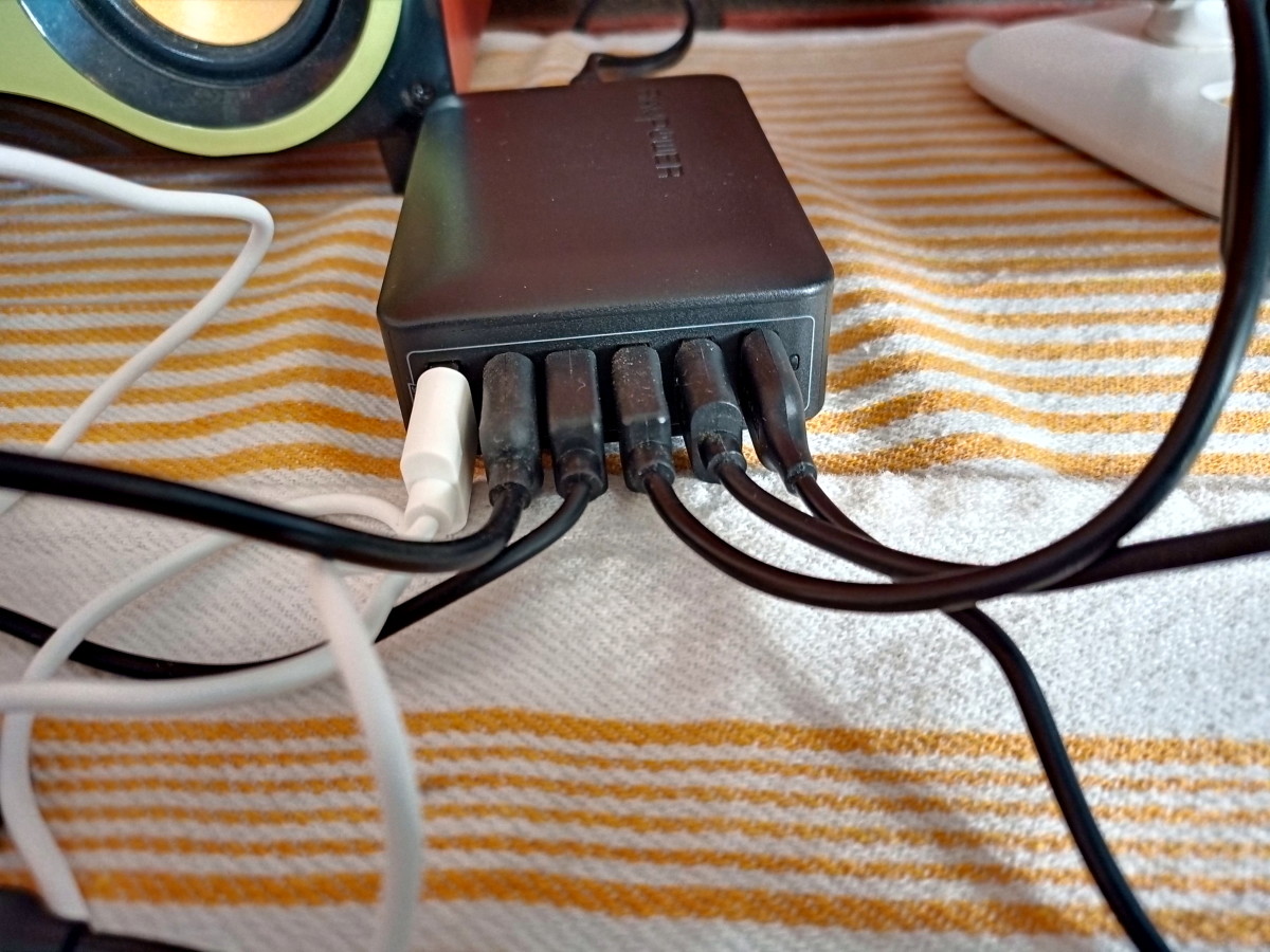 Review of the Ravpower 60-Watt Multiport Charger