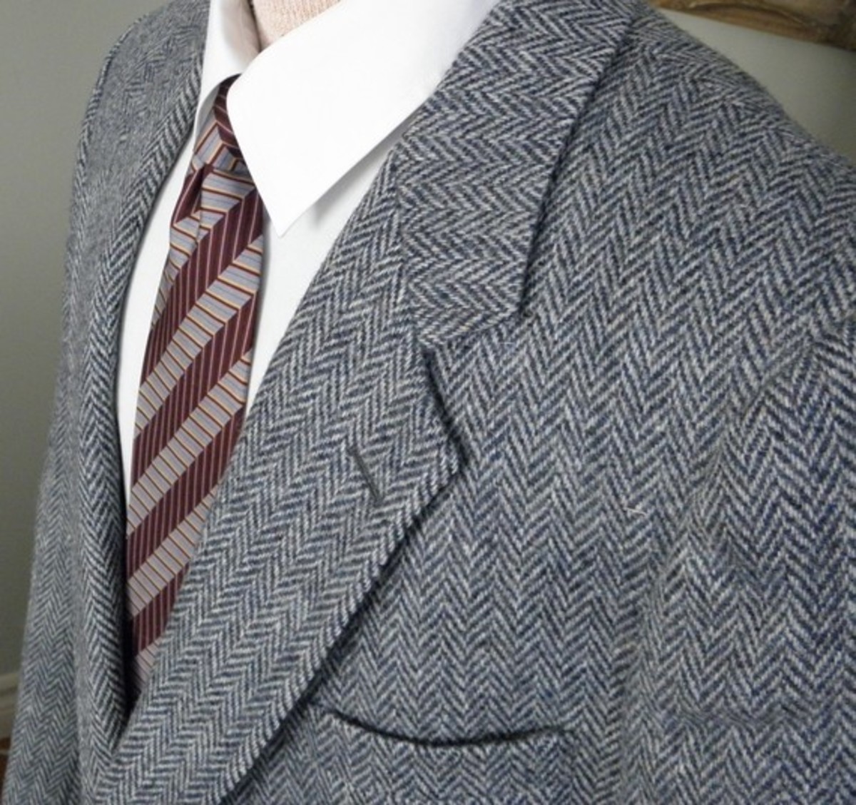 Vintage Harris Tweed Gray Herringbone Size 46 short