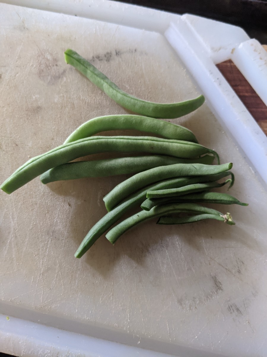 green-beans-preparing-for-cooking