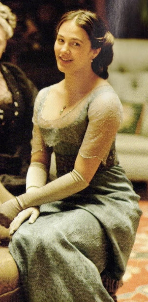 Jessica Brown Findlay as Lady Sybil Crawley, Season 1 Downton Abbey 