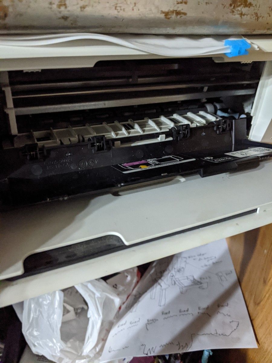 printer-changing-the-ink