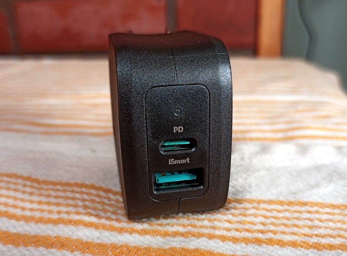 The Ravpower 30w iPhone 12 Charger