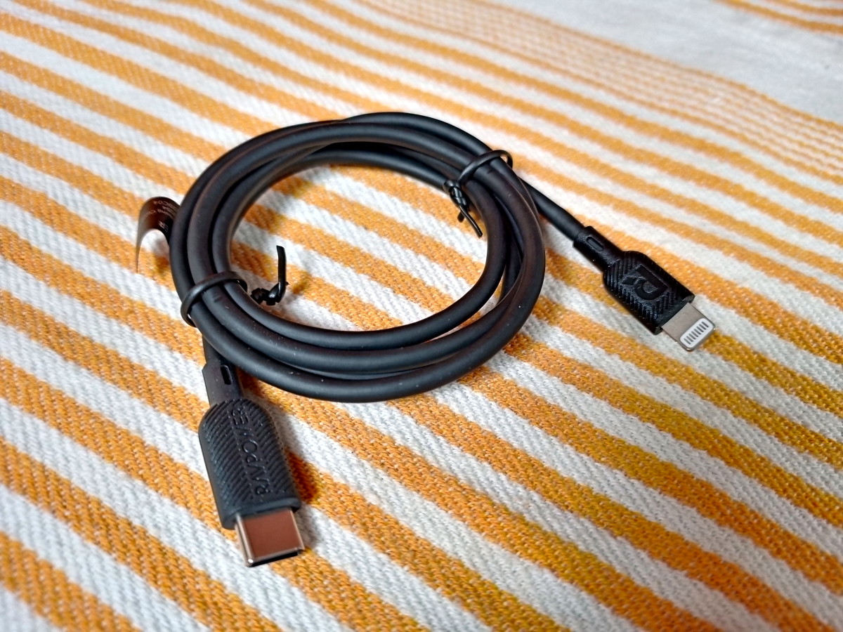 Supplied MFi certified lightning to USB-C cable for use with Apple devices
