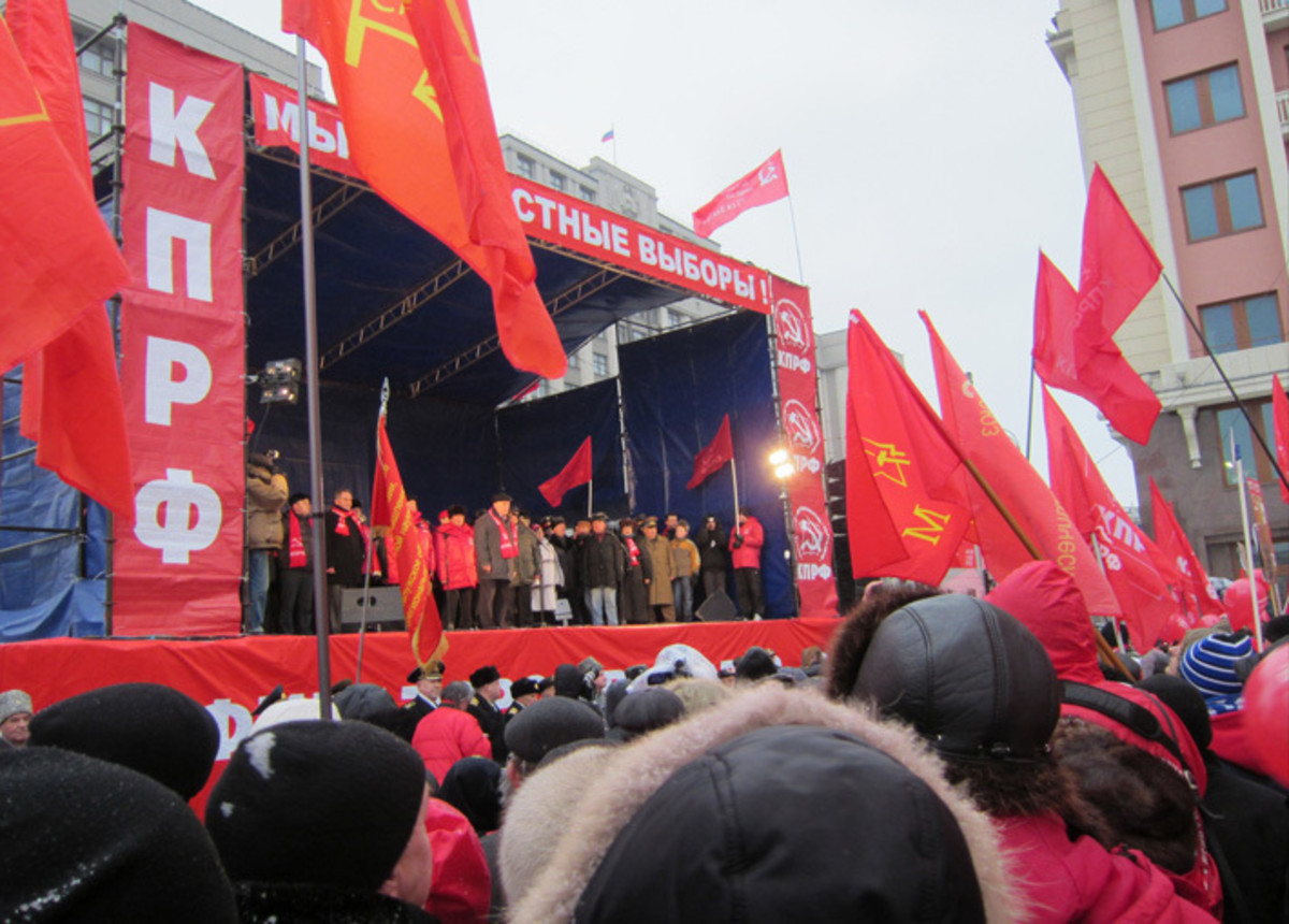 2011年12月18日，莫斯科马涅兹纳亚广场上的共产党集会