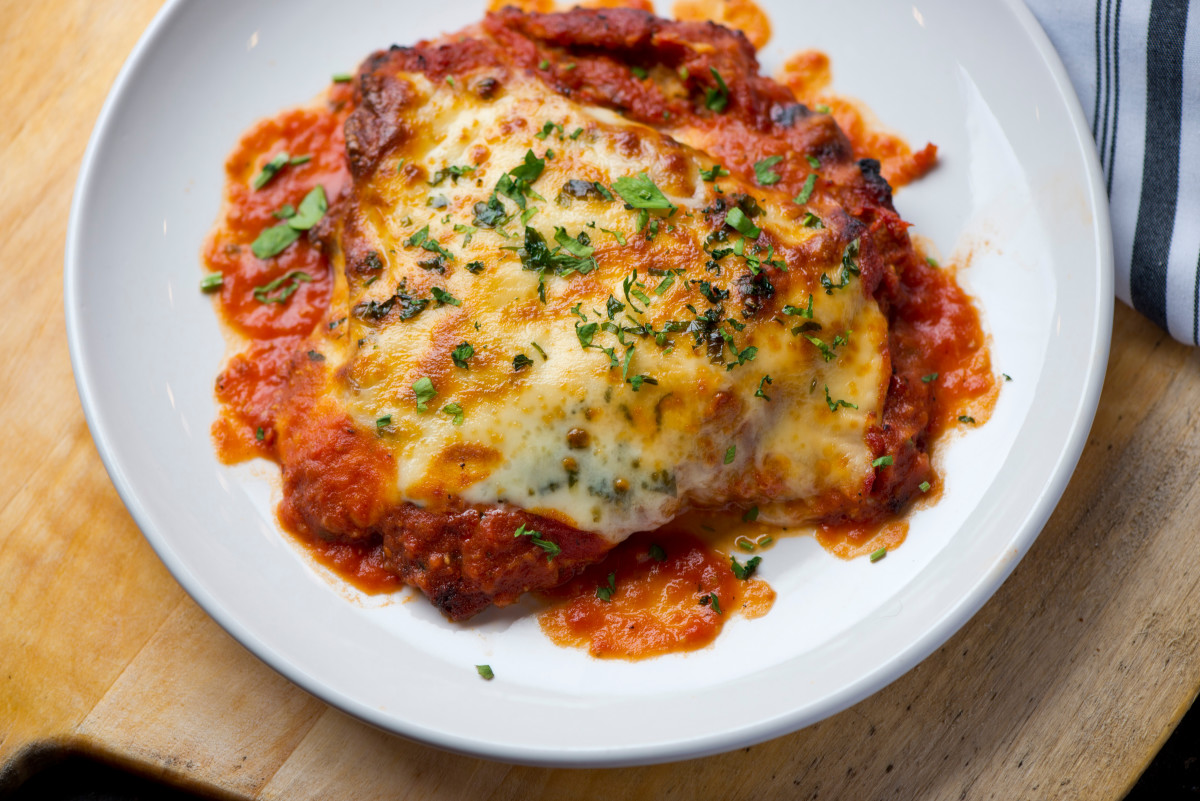 New York Restaurant's Unique Take on Chicken Parm Has Us in Awe ...