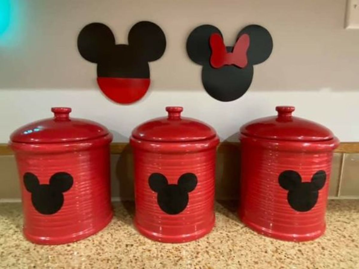 https://images.saymedia-content.com/.image/t_share/MTk0MjEyODQxOTYyODA5MDA5/mickey-mouse-inspired-home-decor-ideas.jpg