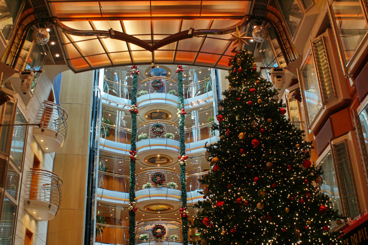 Cruise Ship Worker's Observations on Christmas Decorations Crack Us Up ...