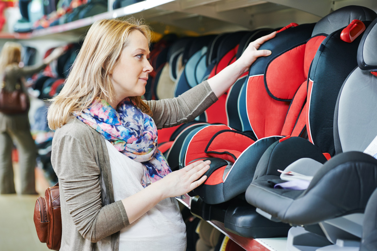 Youngest Sibling Really Wants to Fit In New Baby's Car Seat