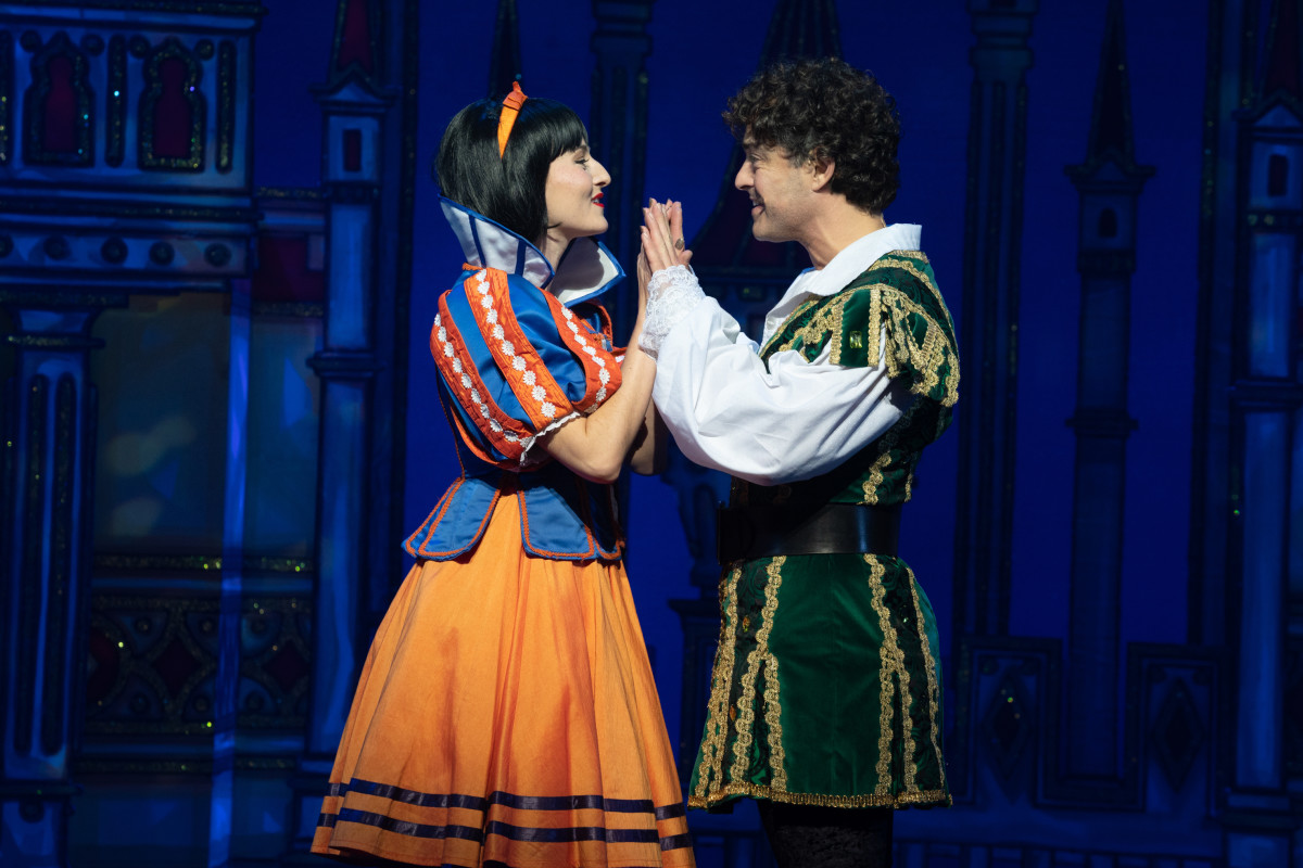 Snow White and the Seven Dwarves: New Wimbledon Theatre Panto Review