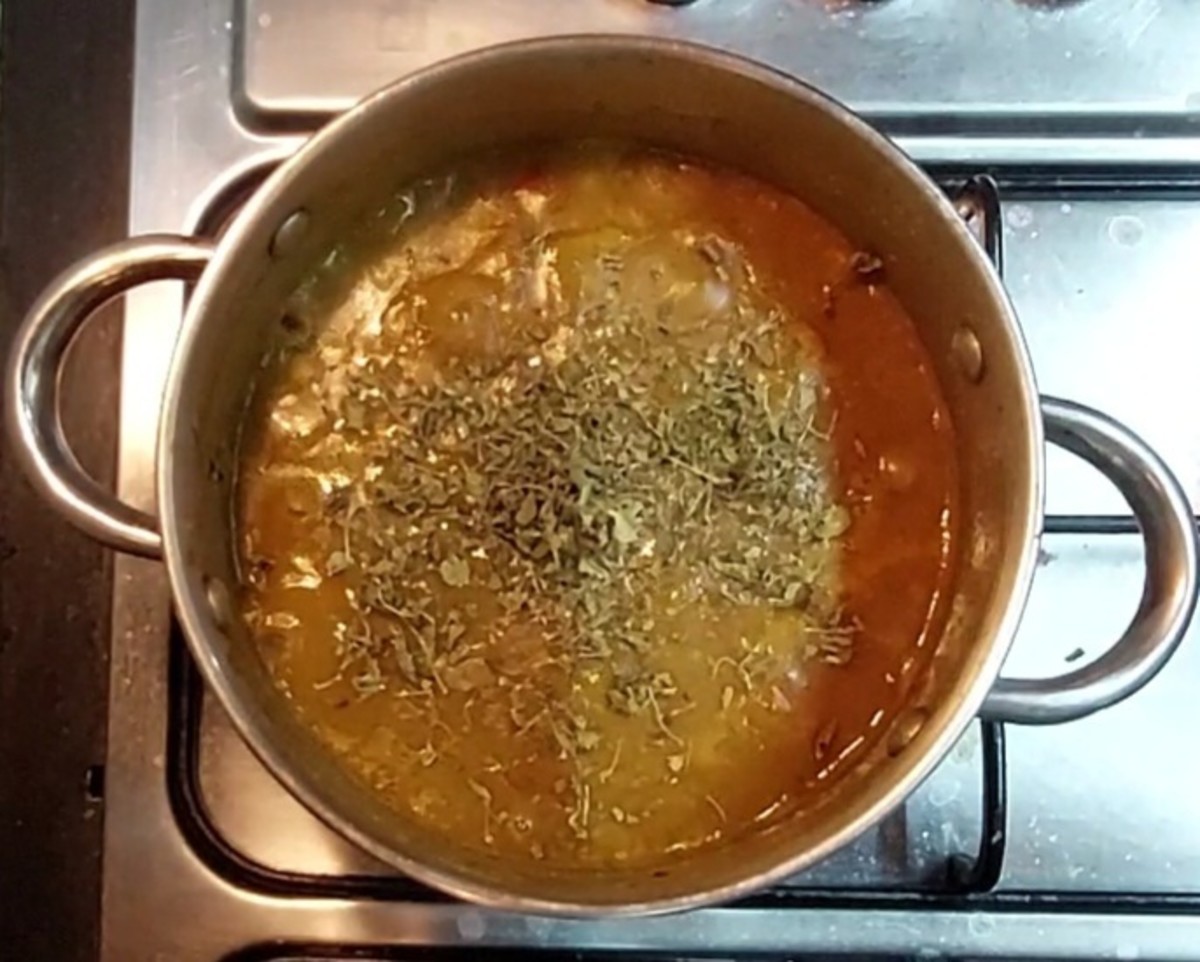 Close the lid and let it cook for 3 minutes. Add 1 teaspoon crushed kasuri methi, mix well and switch off the flame.