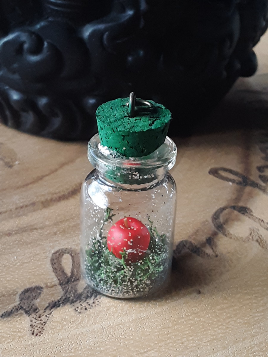 How to Make an Apple-in-a-Bottle Charm