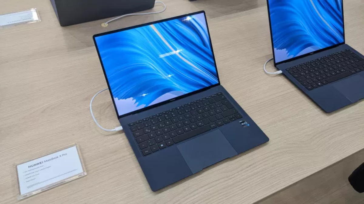 The MateBook X 2022 comes with a suite of useful features, including a fingerprint scanner for added security.