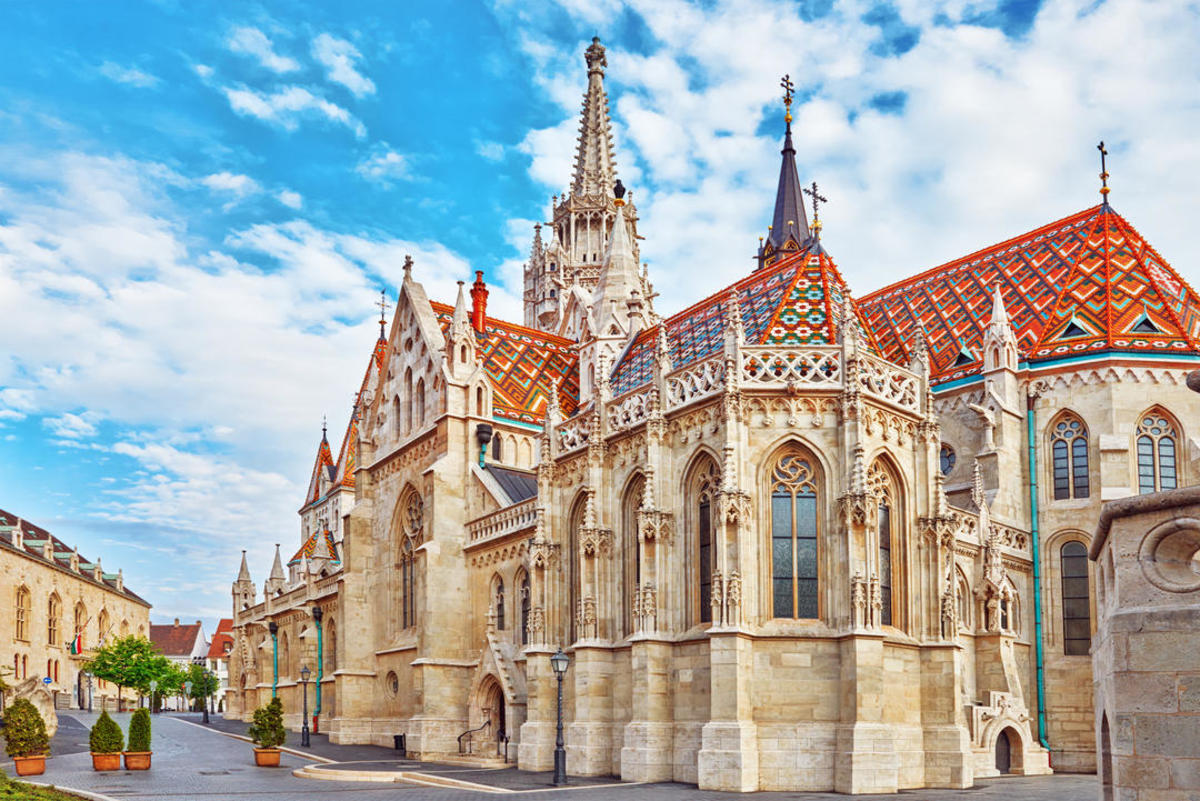 What to See in Budapest: Baths, Ruin Bars, Sziget Festival (Complete Guide)