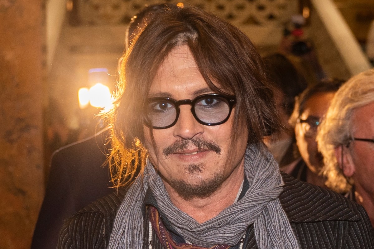 People are Applauding Johnny Depp for 