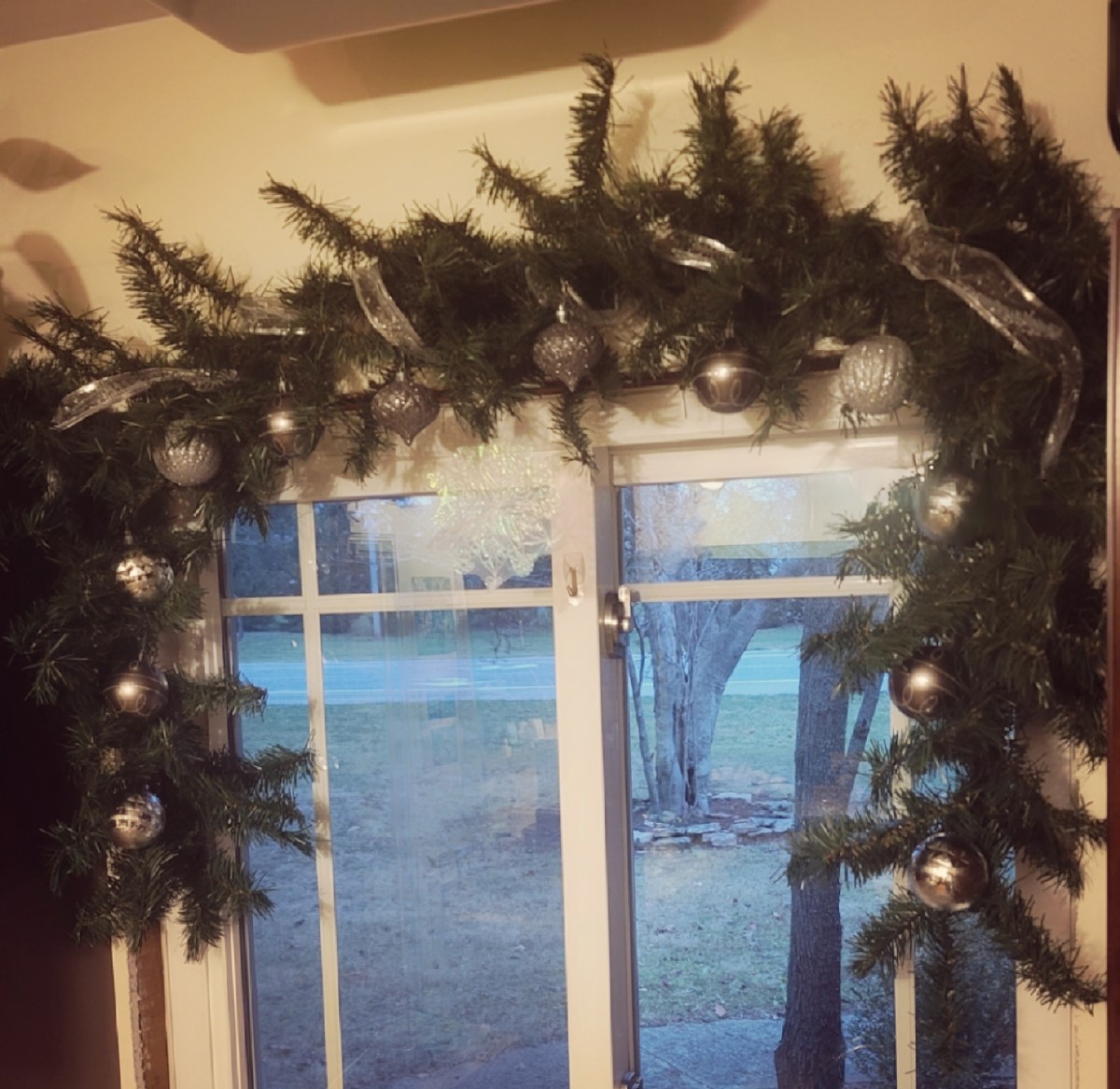 diy-garland-from-an-old-christmas-tree