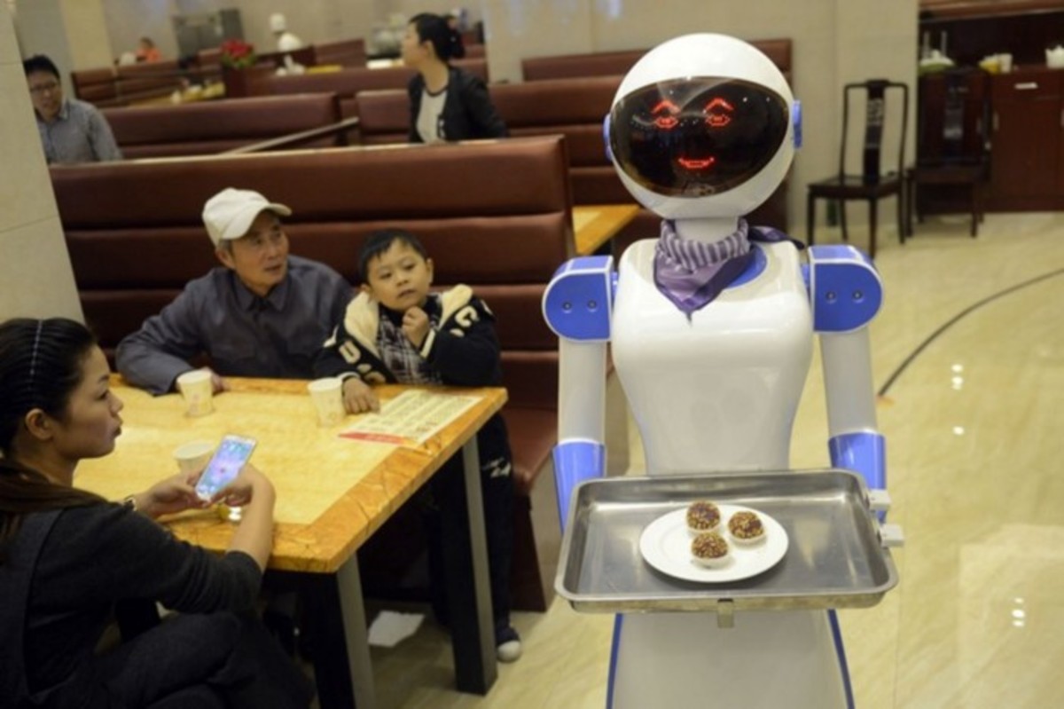 A robot delivers food in China
