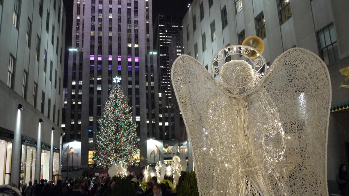 Enormous Crowds by Rockefeller Center Christmas Tree Are Out of Control