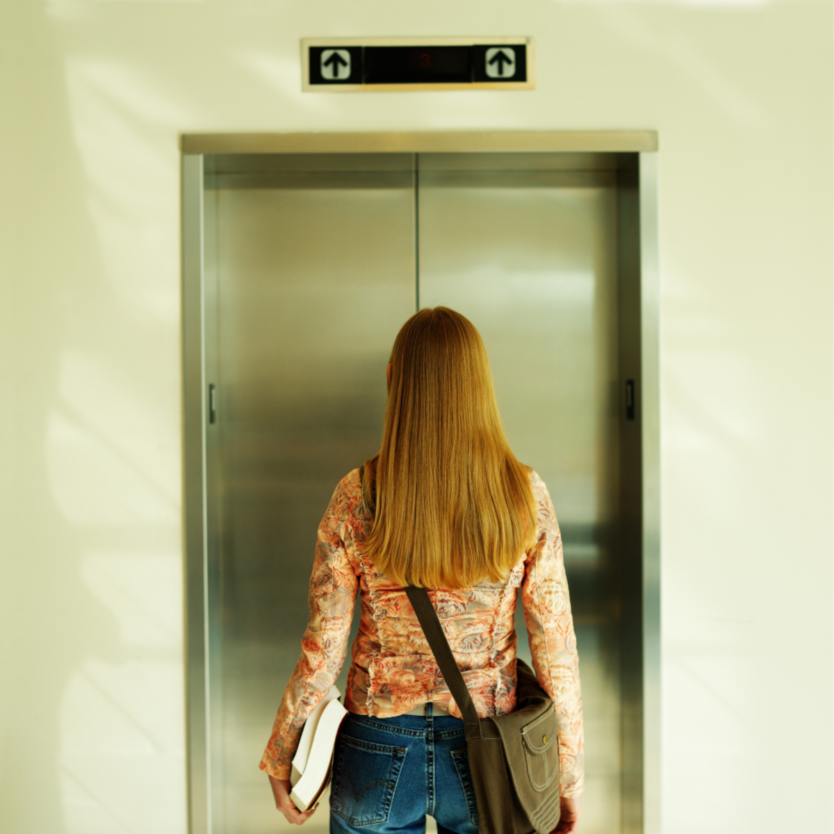 如果你梦到一个坏掉的电梯，这意味着什么?